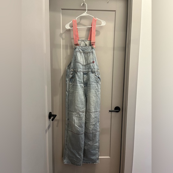 UNIQUE VINTAGE GUESS OVERALLS *HOT PINK STRAPS* - Picture 1 of 9